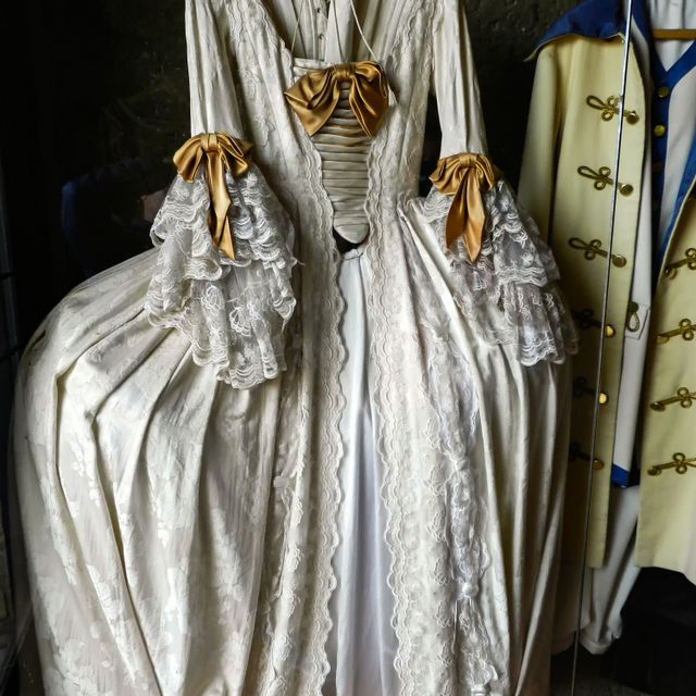 vestido antiguo blanco de gala